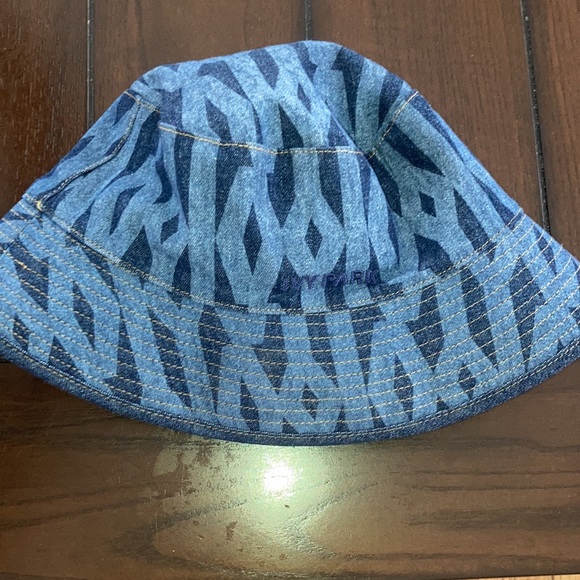 NWT. Ivy Park (Rodeo) Bucket Hat. - Picture 3 of 3